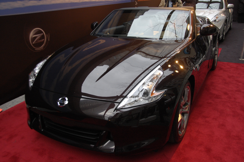 Illustration for article titled 2010 Nissan 370Z Roadster Drops Top Live In New York